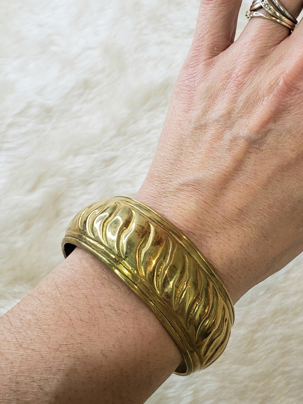 VINTAGE Domed Brass Chunky Bangle Bracelet Wavy Ribbed